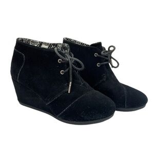 Toms Boots 6.5 Woman’s Desert Wedge Ankle Bootie Black Suede Lace Up